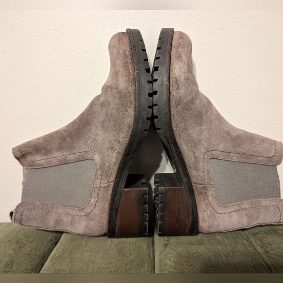 Skechers Chelsea Ankle Boots Lugnut Dark Taupe Suede 9.5 - Picture 9 of 10